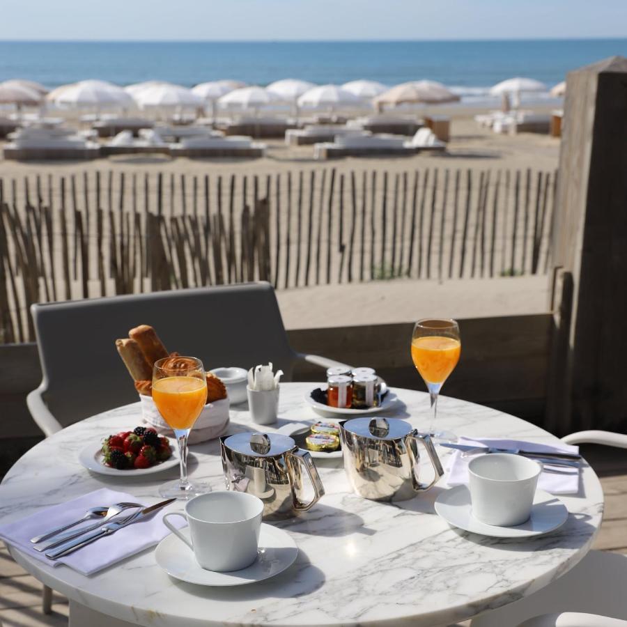 Hotel Plage Palace & Spa Palavas-les-Flots Eksteriør billede Breakfast at the Hotel