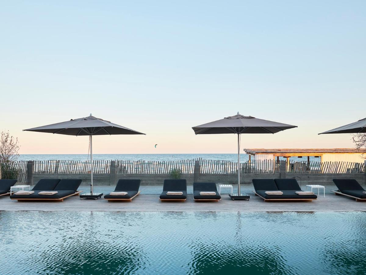 Hotel Plage Palace & Spa Palavas-les-Flots Eksteriør billede The rooftop pool at the Hotel