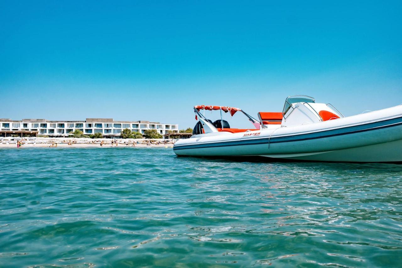 Hotel Plage Palace & Spa Palavas-les-Flots Eksteriør billede A motor launch in the Mediterranean