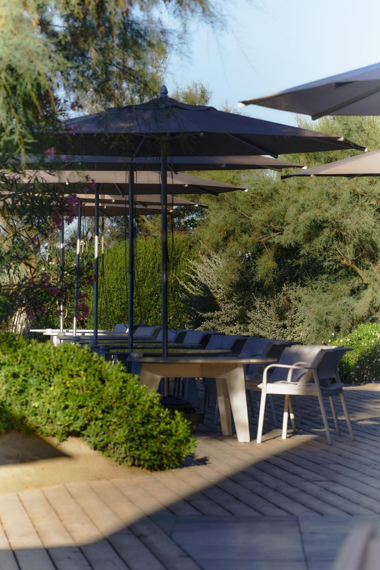 Hotel Plage Palace & Spa Palavas-les-Flots Eksteriør billede The patio at the restaurant