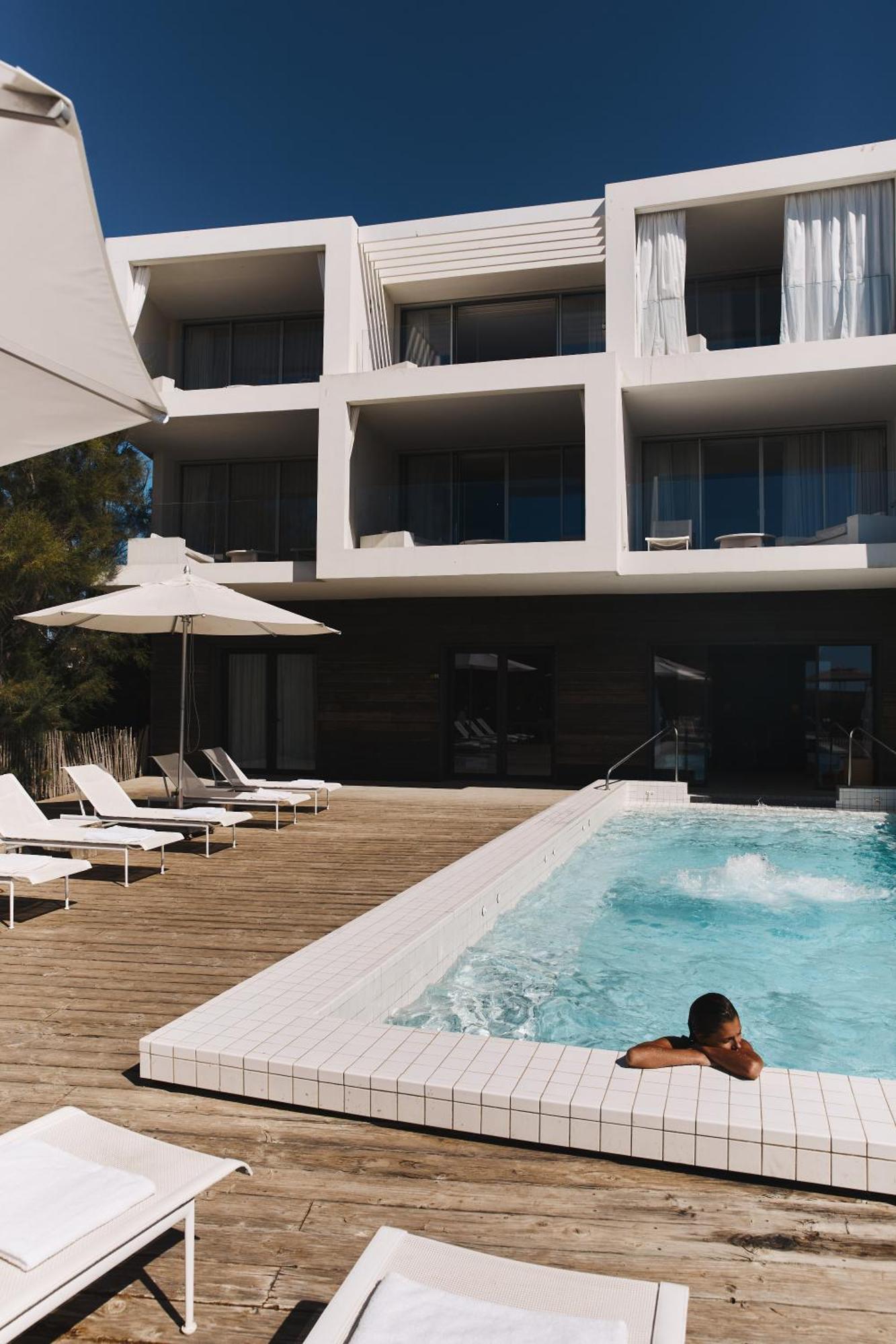 Hotel Plage Palace & Spa Palavas-les-Flots Eksteriør billede The hotel's pool